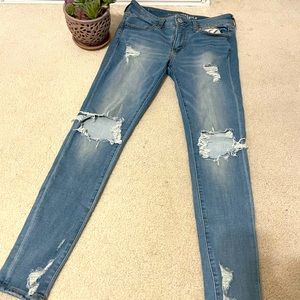 AEO destroyed denim jegging